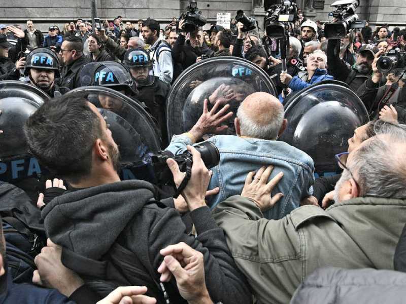 PATRICIA BULLRICH: «PRÁCTICAMENTE NO HABÍA JUBILADOS EN LA MANIFESTACIÓN»