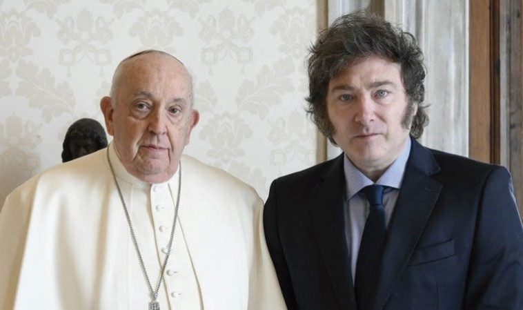 ARGENTINOS, ENTRE FRANCISCO Y MILEI; POR REYNALDO SIETECASE