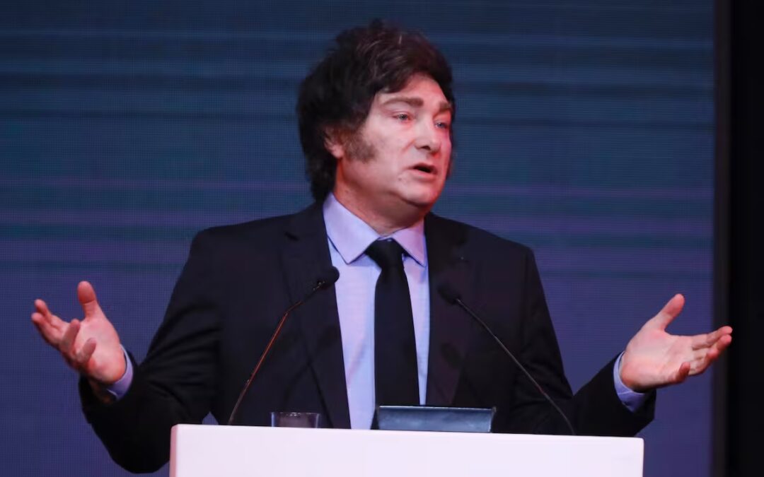 EL ENERGÚMENO Y SUS APLAUDIDORES; POR REYNALDO SIETECASE