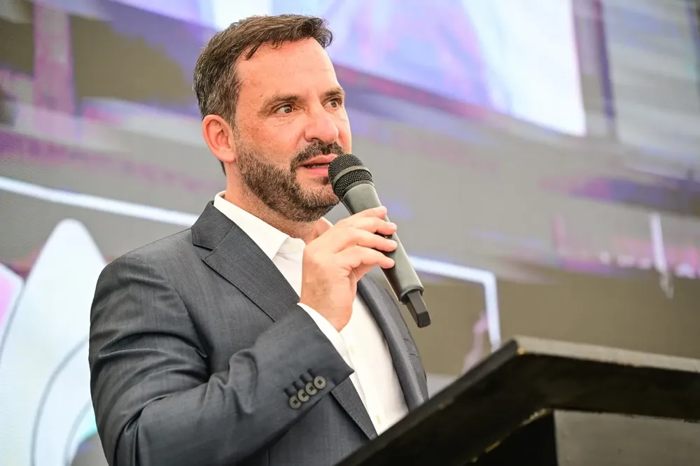 ARIEL SUJARCHuK: «EL PERONISMO ESTÁ EN UNA CRISIS DE LIDERAZGO ABSOLUTA»