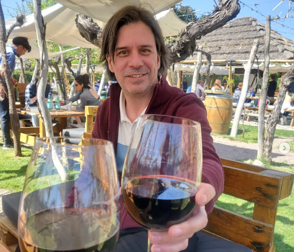 ANDRÉS RODRÍGUEZ: «EL VINO TIENE MUCHAS EMPRESAS QUE PRODUCEN VINOS DE ALTÍSIMA CALIDAD, NO SÉ SI EN OTRAS INDUSTRIAS PASA LO MISMO»