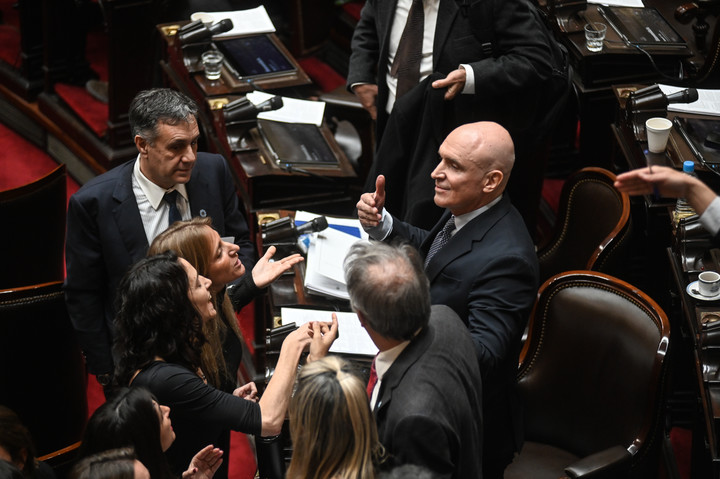 DIPUTADOS A PEDIR DE MILEI; POR REYNALDO SIETECASE