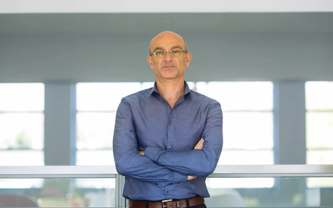 ANDRÉS HATUM: «UN LÍDER QUE NO TOMA DECISIONES PUEDE SER TAN MALO COMO UNO QUE TE HACE LA VIDA IMPOSIBLE»