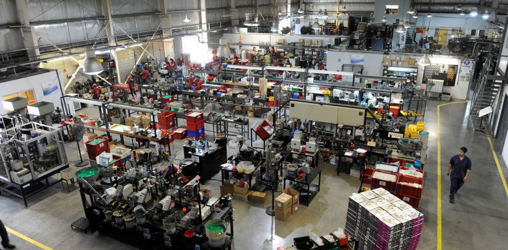 LA CRISIS DE LAS PYMES YA GOLPEA A LAS GRANDES EMPRESAS: EL DESPLOME DEL CONSUMO Y LA INVASIÓN DE IMPORTACIONES TAMBIÉN COMPLICA A LOS GIGANTES; POR EUGENIA MUZIO