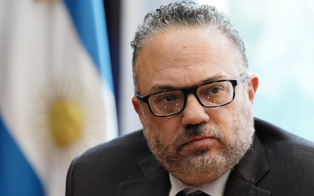 MATÍAS KULFAS: «EL GOBIERNO ALIMENTÓ UNA CRISIS Y NO SE HIZO CARGO DE SUS ERRORES»