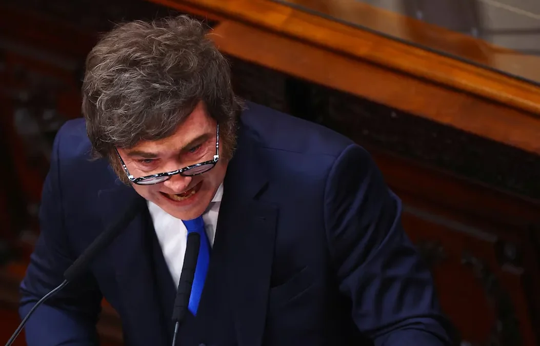 UN MILEI ENVALENTONADO PROFUNDIZA LA CONFRONTACIÓN POLÍTICA; POR FEDERICO MILENAAR