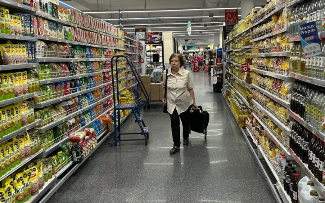 UNA INFLACIÓN QUE NO BAJA Y EL PETRÓLEO QUE AMENAZA A LA ECONOMÍA GLOBAL; POR SILVIA NAISHTAT, PABLO MAAS Y MABEL THWAITES REY