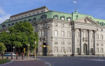 ESCÁNDALO POR CRÉDITOS, CRISIS POLÍTICA Y DUDAS SOBRE EL RUMBO ECONÓMICO