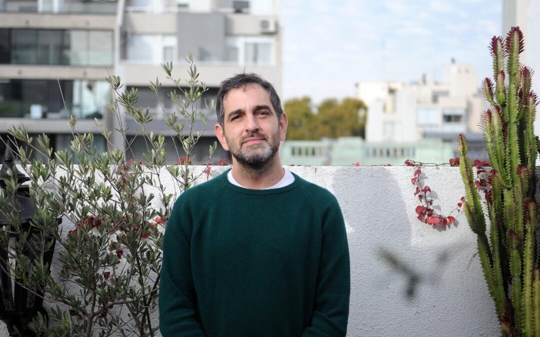 NICOLÁS GIL LAVEDRA: «LOS MILITARES FUERON DEJANDO CABOS SUELTOS, PENSABAN QUEDARSE MUCHO TIEMPO EN EL PODER»