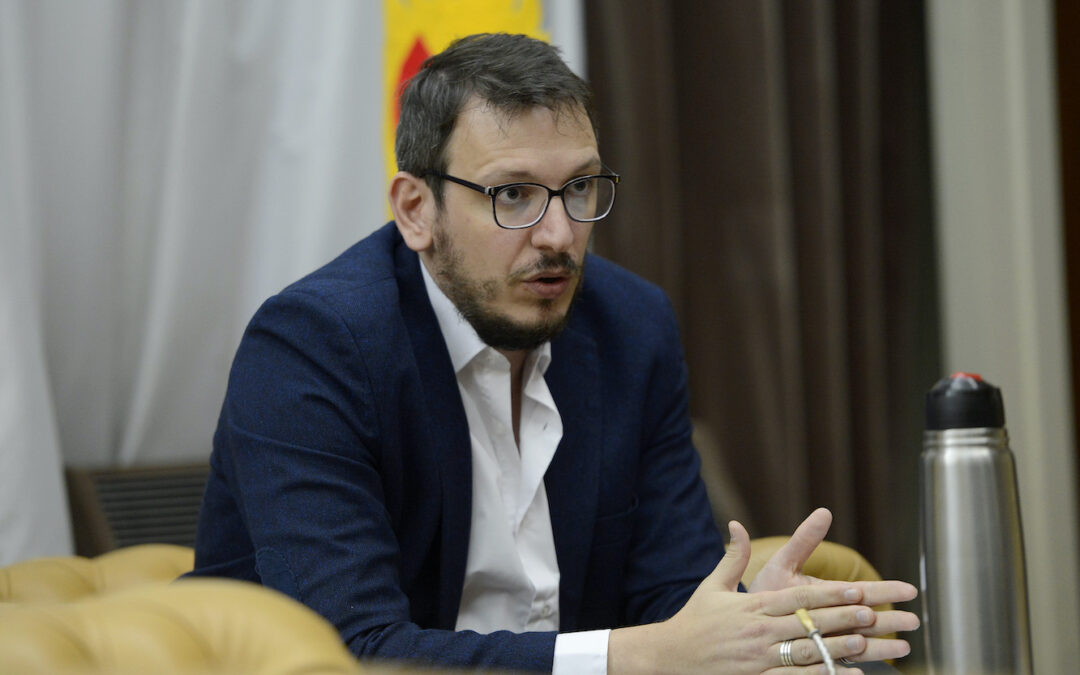 JUAN CUATTROMO: «LA GENTE NO PUEDE PAGAR LAS DEUDAS PORQUE EL EMPLEO NO RECUPERA Y EL SALARIO SIGUE CAYENDO»